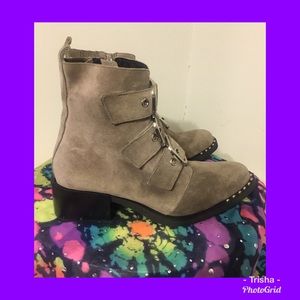 Jeffrey Campbell, gray suede, ankle booties. Sz 39